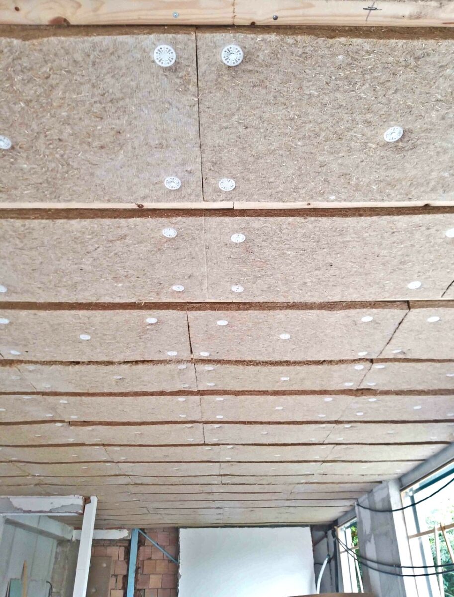 Isolamento controsoffitto con pannelli Calcecanapa